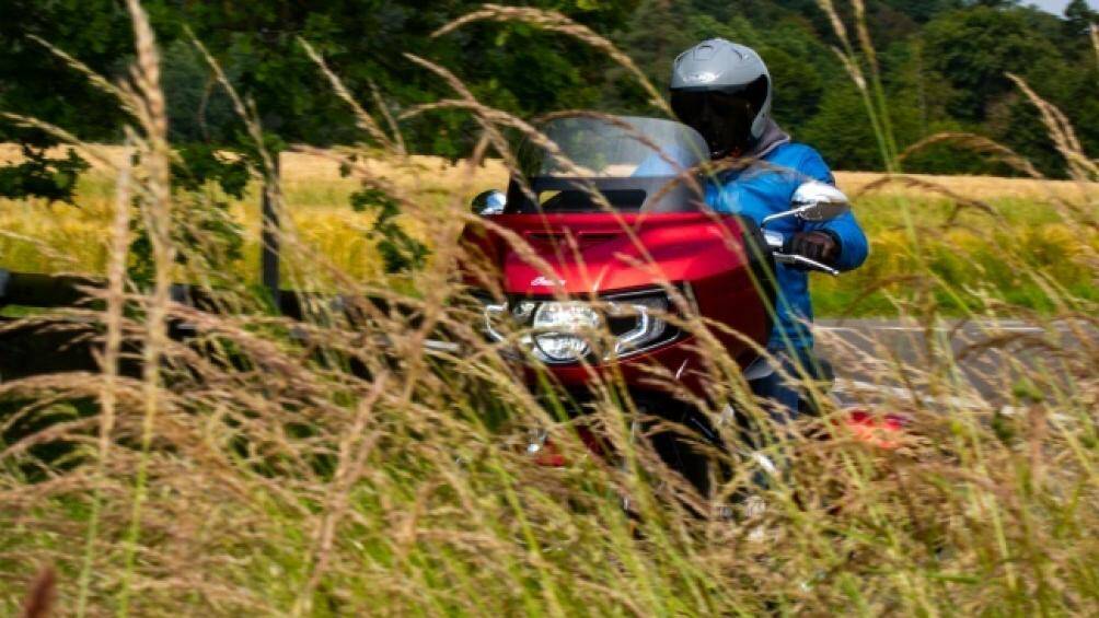 Xe có các chế độ lái gồm: Trời mưa (Rain), Tiêu chuẩn (Standard), và Thể thao (Sport)