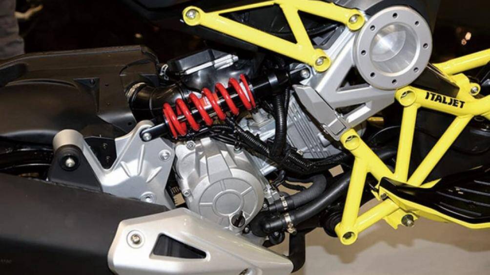 Động cơ này cho sức mạnh 14,75 mã lực tại 10.000 vòng tua/phút, mô men xoắn cực đại đạt 12,5Nm tại 7.750 vòng tua/phút