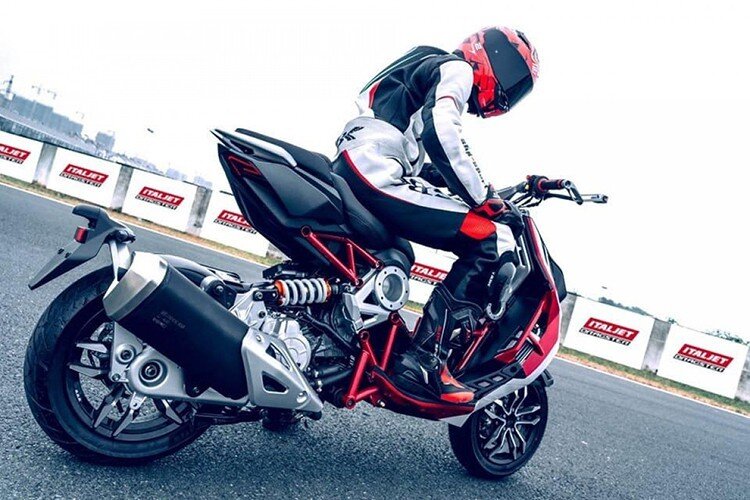 Đây là bộ khung sườn có thể nói là độc nhất được làm lộ ra ngoài như những mẫu xe mô tô phân khối lớn