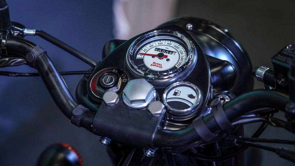 Phiên bản giới hạn Royal Enfield Classic 500 Stealth Black Edition có số lượng giới hạn chỉ 150 xe, xe được niêm yết ở mức 196.800 Baht (143,5 triệu đồng)