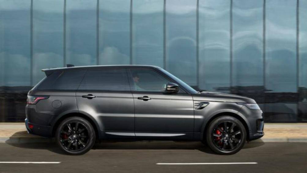 Ngoài ra gói nâng cấp này còn đem tới phần nóc xe màu đen và tùy chọn mâm xe 21 hoặc 22 inch màu đen