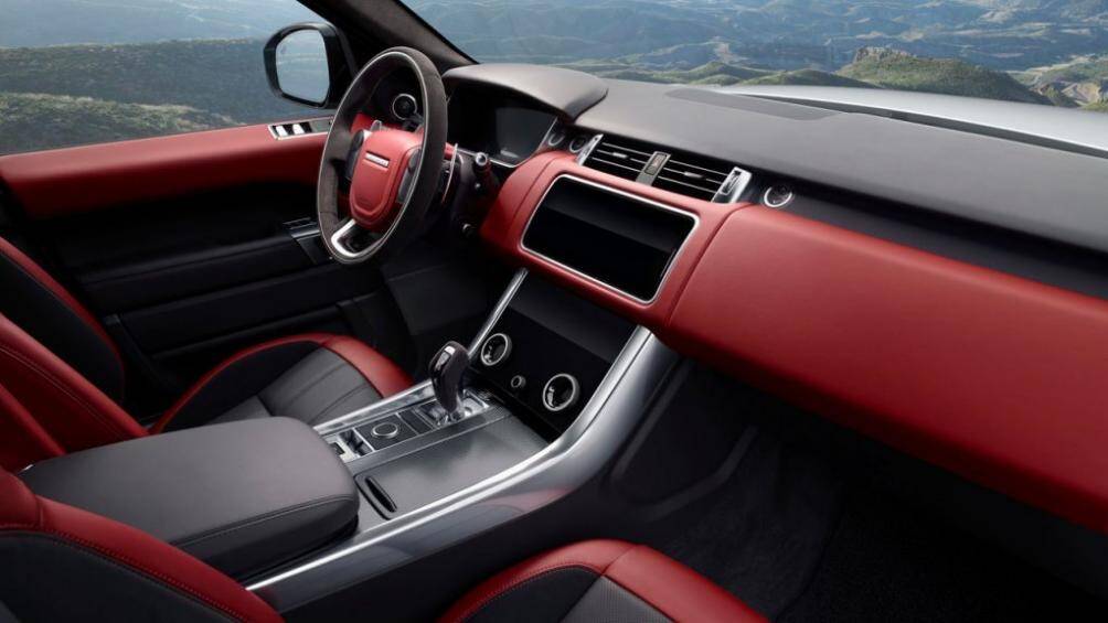 Trong khi các mẫu HSE Silver Edition, HST và HSE Dynamic được trang bị ghế trước có thể điều chỉnh 16 hướng