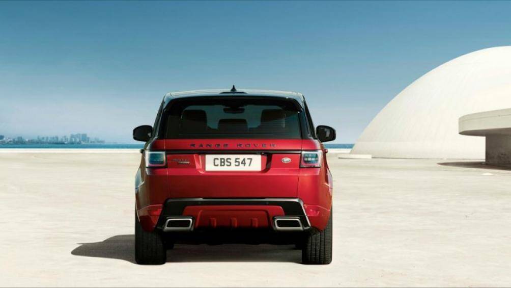 Ngoài ra, khoang nội thất xe còn được trang bị đèn chiếu sáng xung quanh có thể định cấu hình