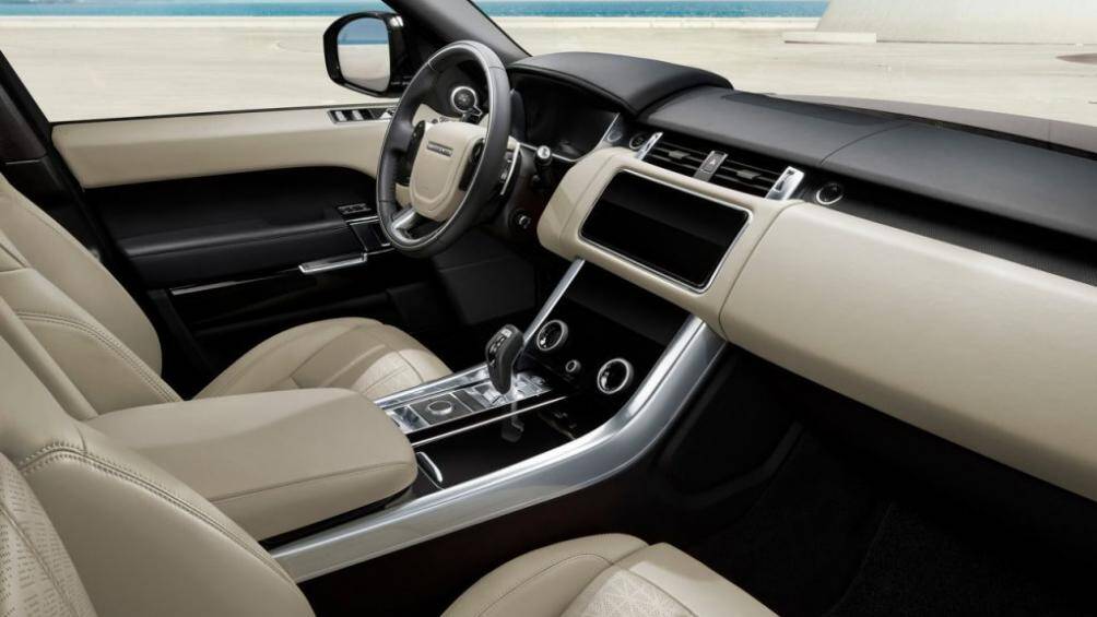 Bên trong khoang nội thất, thương hiệu này cũng đem tới một vài điểm nâng cấp cho các phiên bản của mình