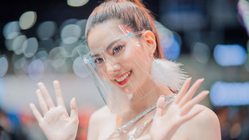 Bên cạnh đó là không thể thiếu những bóng hồng quyến rũ tại triển lãm