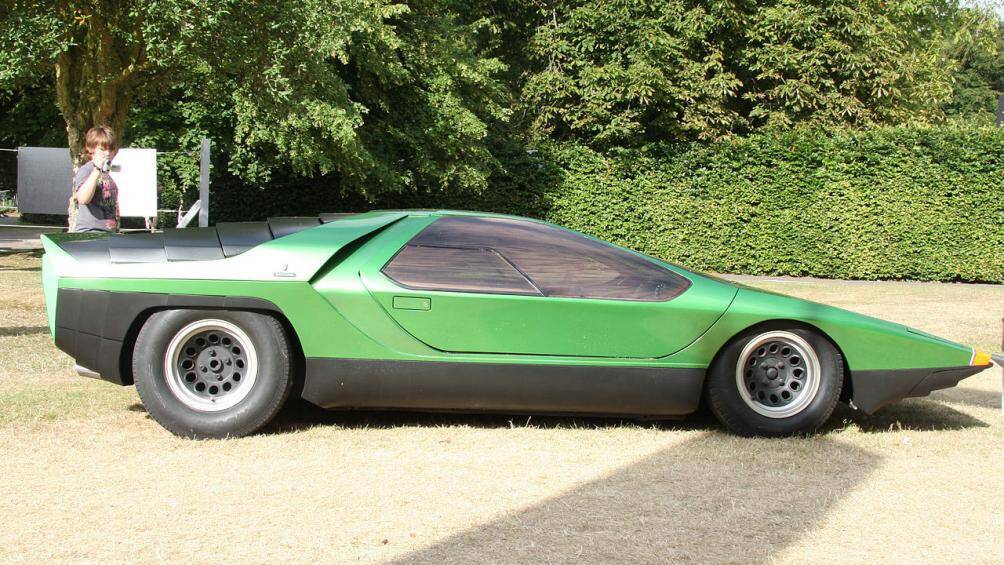 Alfa Romeo Carabo là một chiếc xe ý tưởng được chế tạo bởi Bertone nhằm mục đích cho triển lãm ô tô Paris vào năm 1968