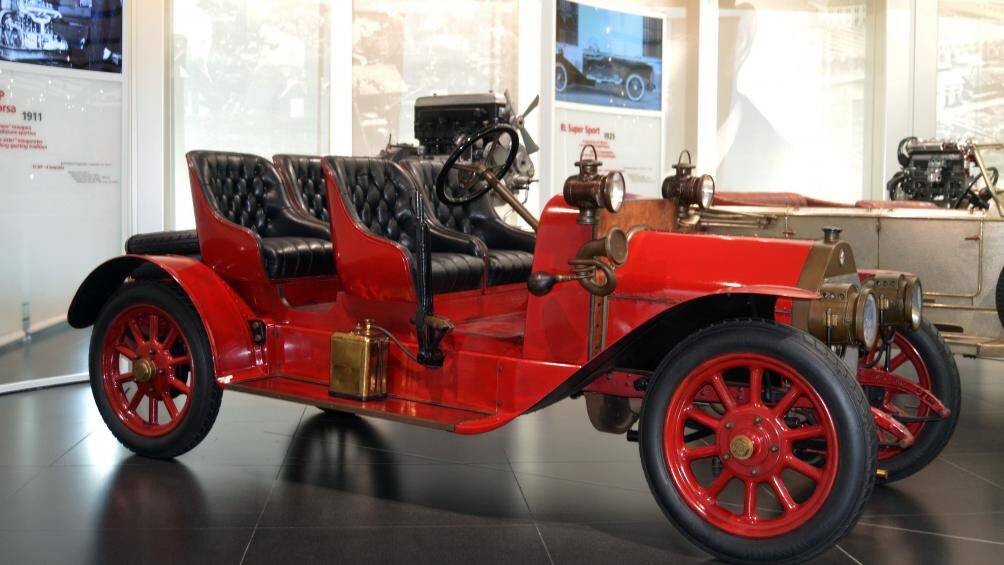 Sang năm 1911, chiếc A.L.F.A có thêm phiên bản trang bị động cơ nhỏ hơn, đó là động cơ 2.4L