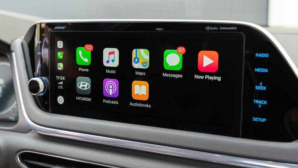 Xe được trang bị màn hình giải trí kích thước 10,25 inch, có thể tương thích Apple Carplay và Android Auto