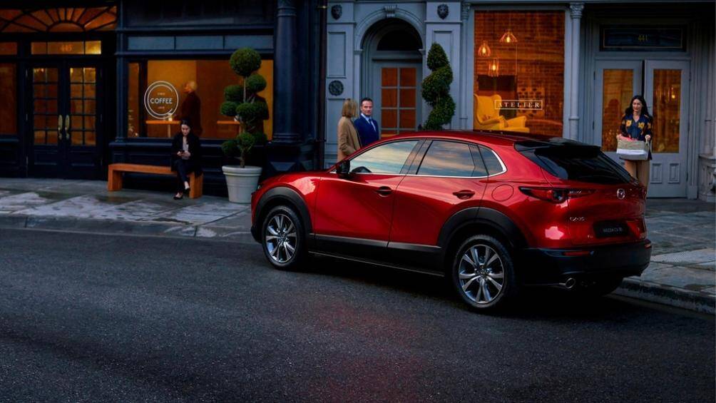 Những tính năng an toàn cao cấp trên CX-30 bao gồm kiểm soát hành trình radar của Mazda, hỗ trợ phanh thông minh, cảnh báo sự chú ý của người lái. CX-30 cũng có kiểm soát chùm tia cao và cảnh báo chệch làn đường với hỗ trợ giữ làn đường