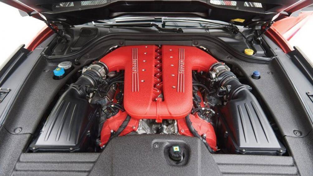 Ferrari SP30 được trang bị động cơ V12, hút khí tự nhiên dung tích 6.0 lít