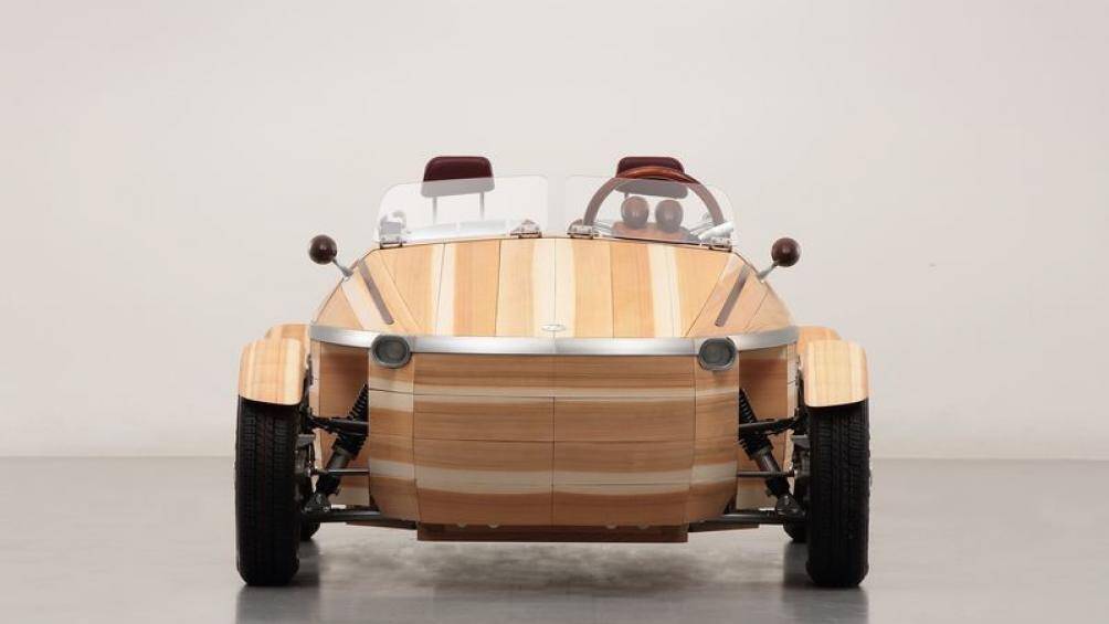 Điều dĩ nhiên là lốp xe vẫn được làm bằng cao su