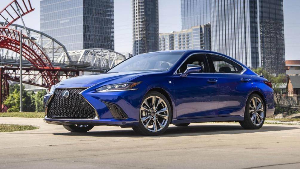 6. Lexus ES 350 2020 (giá: 39.900-44.635 USD)