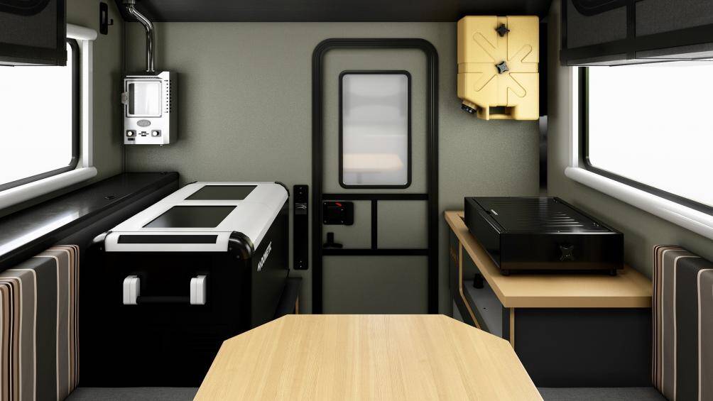 Bên trong căn phòng có bếp trong nhà, bến ngoài trời, tủ lạnh, lò sưởi và bộ phát điện