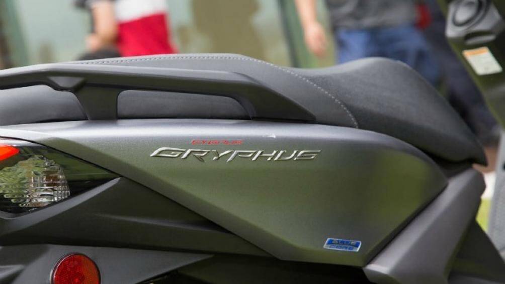 Đặc biệt công nghệ Blue Core giúp cho xe ga mới của Yamaha tiết kiệm xăng ấn tượng với mức tiêu thụ chỉ 48,9 km/lít