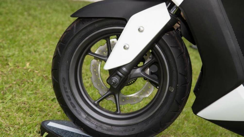 Giảm xóc và phanh đĩa trước