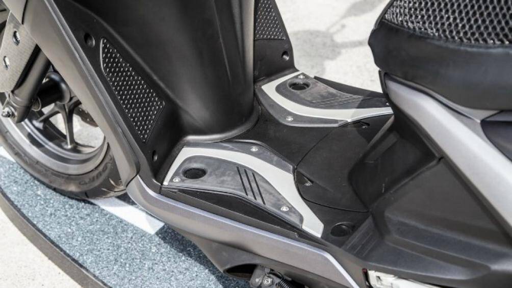 Sàn để chân của xe