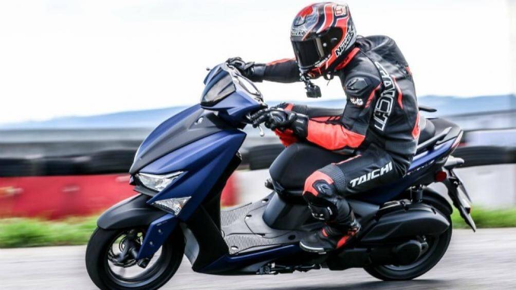 Yamaha Cygnus Gryphus có khả năng sản sinh công suất tối đa 12 mã lực tại 8.000 vòng/phút và mô-men xoắn cực đại 11,2 Nm tại 6.000 vòng/phút