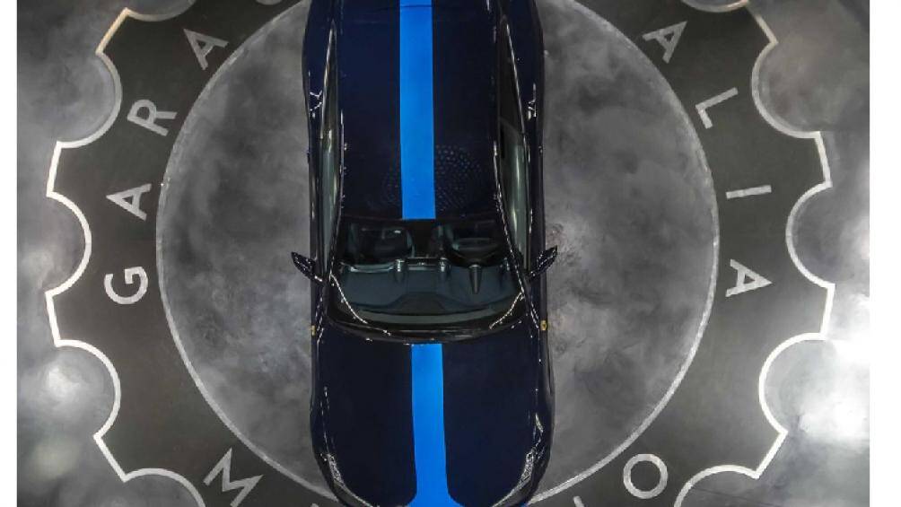 Xe có thể tăng tốc lên 100 km/h trong 3,4 giây và tốc độ tối đa đạt 335 km/h