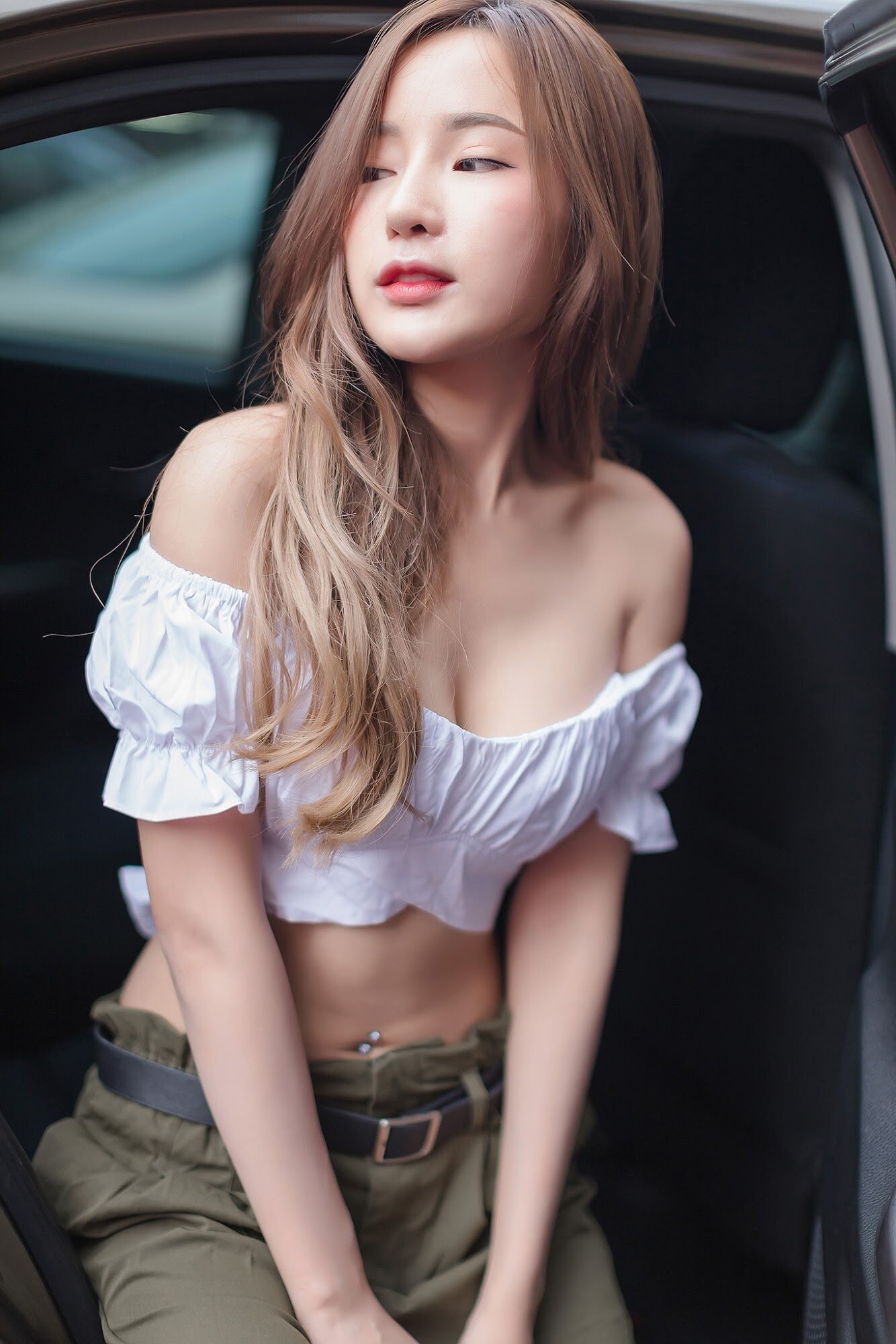 Vẻ đẹp kiêu sa cùng thân hình uốn lượn khiến phái mạnh ngất ngây