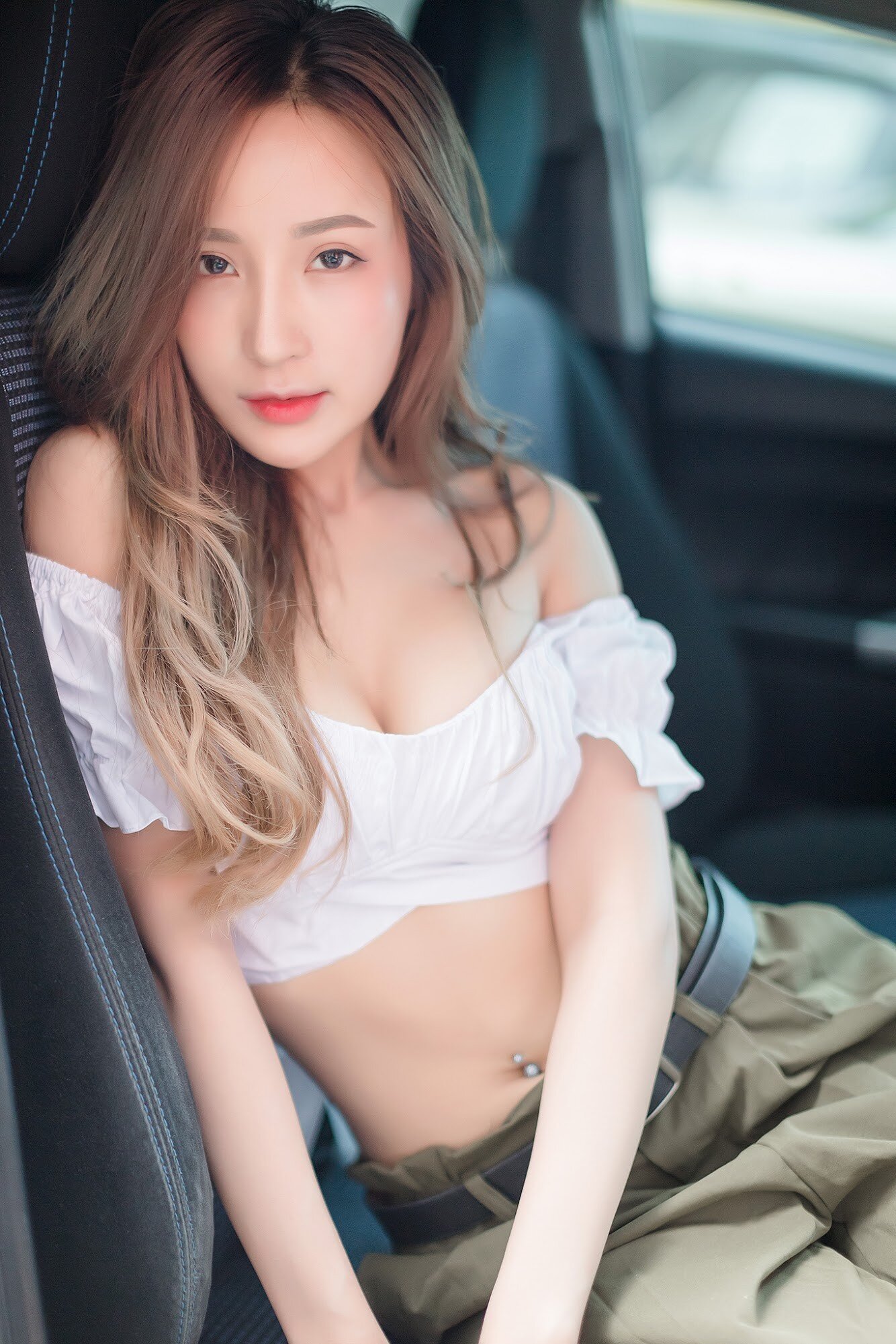 Thanyarat luôn ý thức việc chăm sóc vóc dáng và tập thể thao thường xuyên nên luôn giữ được vẻ đẹp của thiếu nữ đôi mươi