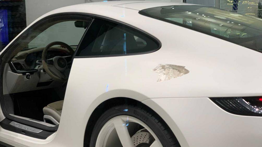 Chiếc Porsche 911 Art Car này tượng trưng cho một chiếc Porsche đã cũ sau 10 năm sử dụng, Porsche Trung Quốc cho hay