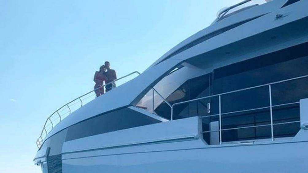 Sau khoảng thời gian hẹn hò, cả hai công khai mối quan hệ nhưng vẫn chưa tiến đến hôn nhân