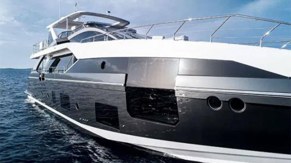 Theo nguồn tin từ Daily Mail, du thuyền của CR7 mới mua dài 27m được đóng ở xưởng Azimut-Benerri tại Viareggi, nước Ý