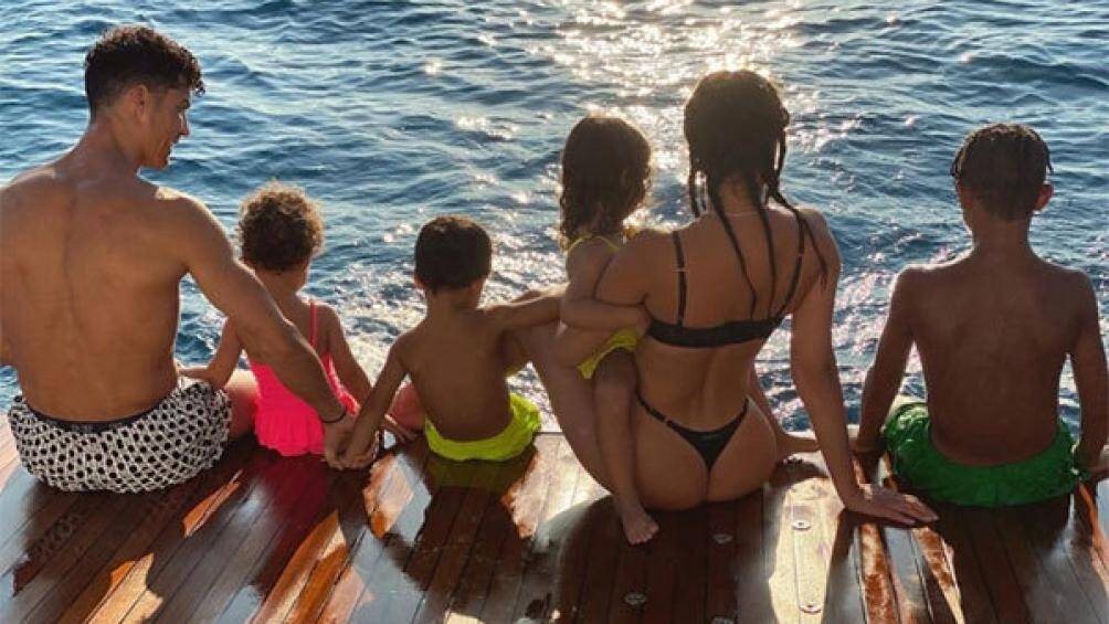 Cô hẹn hò cùng cựu tiền đạo Real Madrid từ năm 2017, khi anh đang khoác áo đội chủ sân Bernabeu