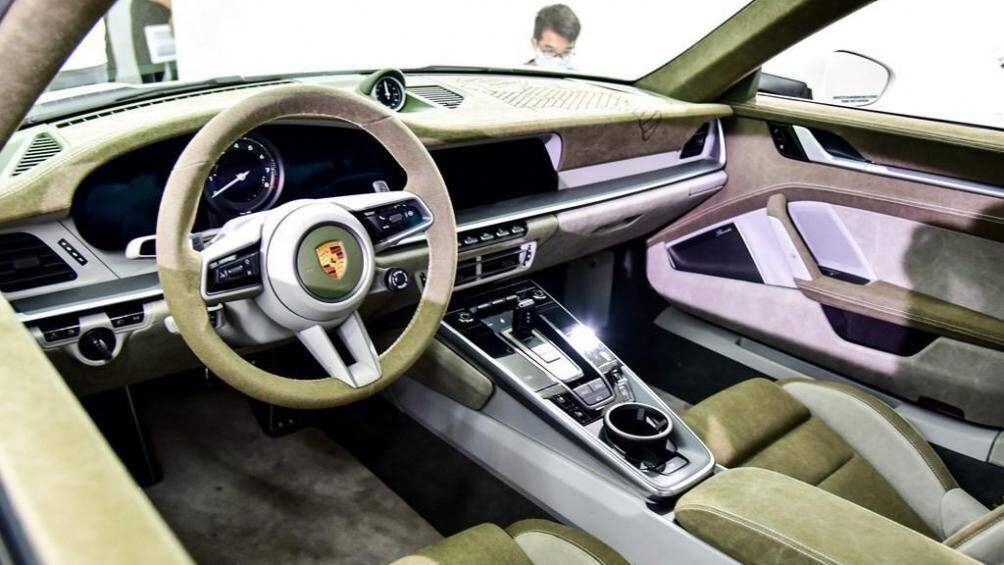 Nội thất trên Porsche 911 Art Car