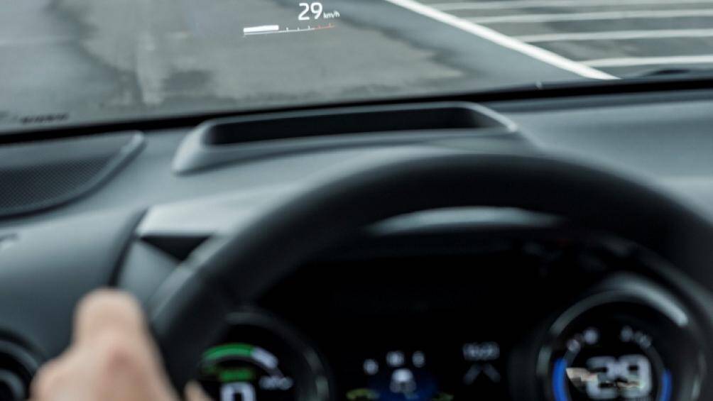 Về an toàn, Yaris 2020 là mẫu xe đầu tiên của Toyota được trang bị túi khí trung tâm, đặt giữa 2 ghế trước. Bên cạnh đó, xe còn đi kèm gói Toyota Safety Sense