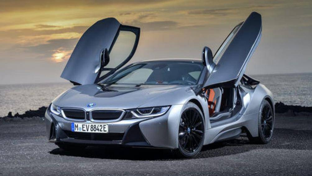 2. BMW i8 2020 (giá khởi điểm: 147.500 USD)