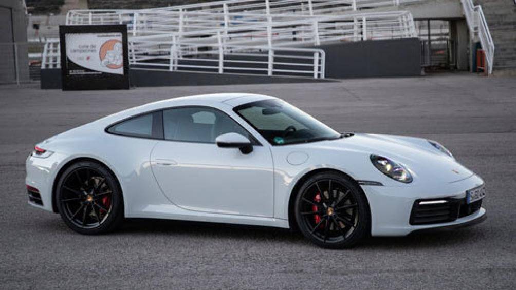 4. Porsche 911 Carrera 4S 2020 (giá khởi điểm: 122.400 USD)