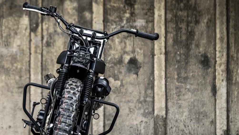 Khung chống đổ bản lớn được gắn vào khung sườn tạo ra sự chắc chắn cho chiếc xe