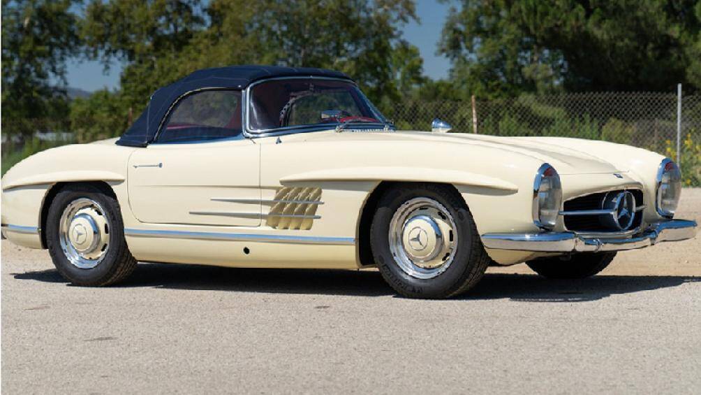 Những mẫu xe 300 SL Roadster sau này được trang bị vỏ động cơ làm từ hợp kim