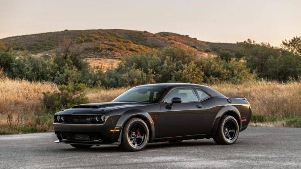 Toàn bộ ngoại thất của chiếc Dodge Challenger SRT Demon này đã được thay thế bằng vật liệu sợi carbon