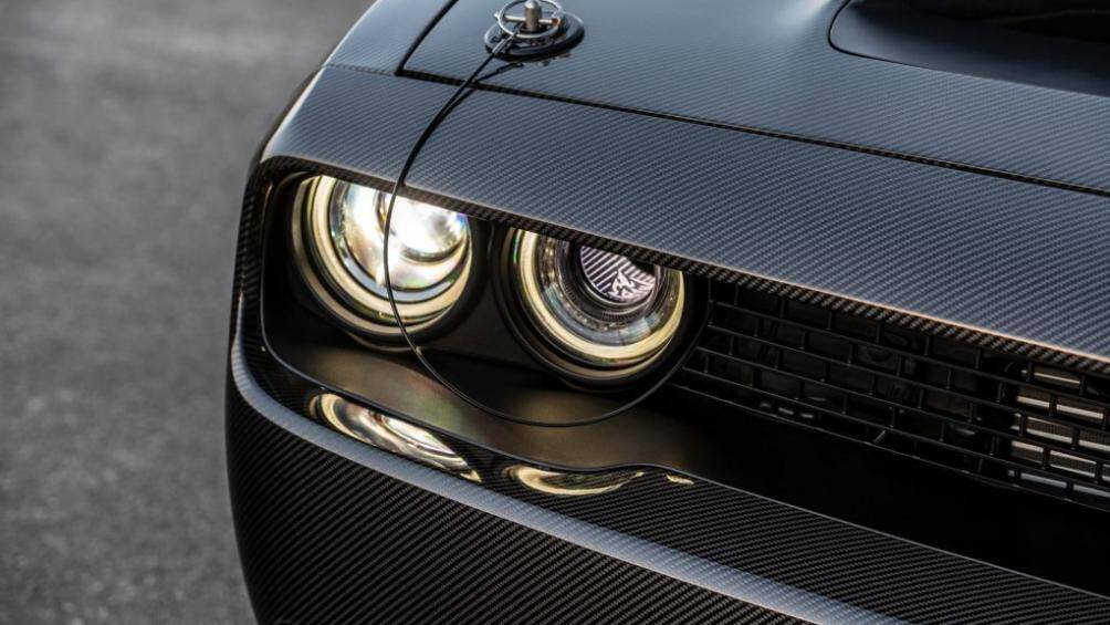 SpeedKore cũng chỉ sản xuất 5 chiếc Demon với ngoại thất bằng sợi carbon như chiếc xe này