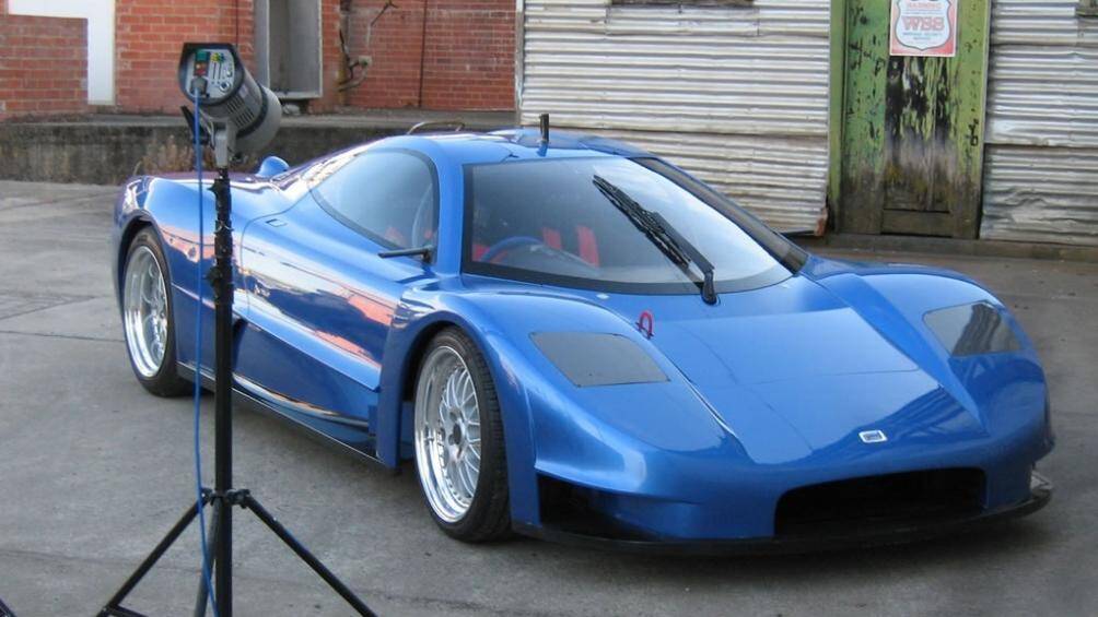 Joss JP1 đời 2004 sử dụng động cơ 6.8L V8 cho công suất tối đa 500 mã lực, đi kèm hộp số sàn 5 cấp