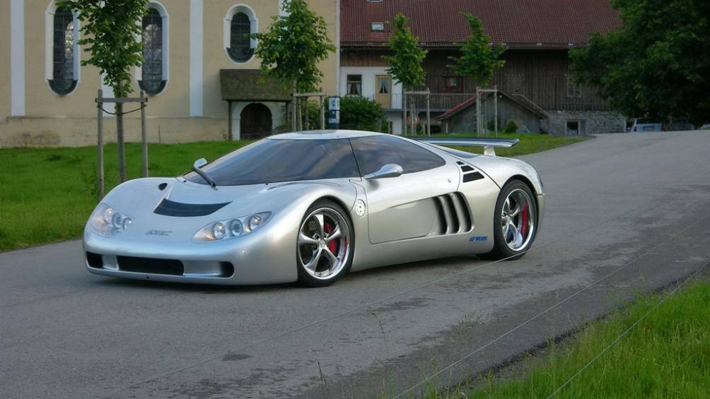 Lotec Sirius đời 2004, điều đặc biệt là xe được sử dụng động cơ của Mercedes-Benz - 6.0L V12