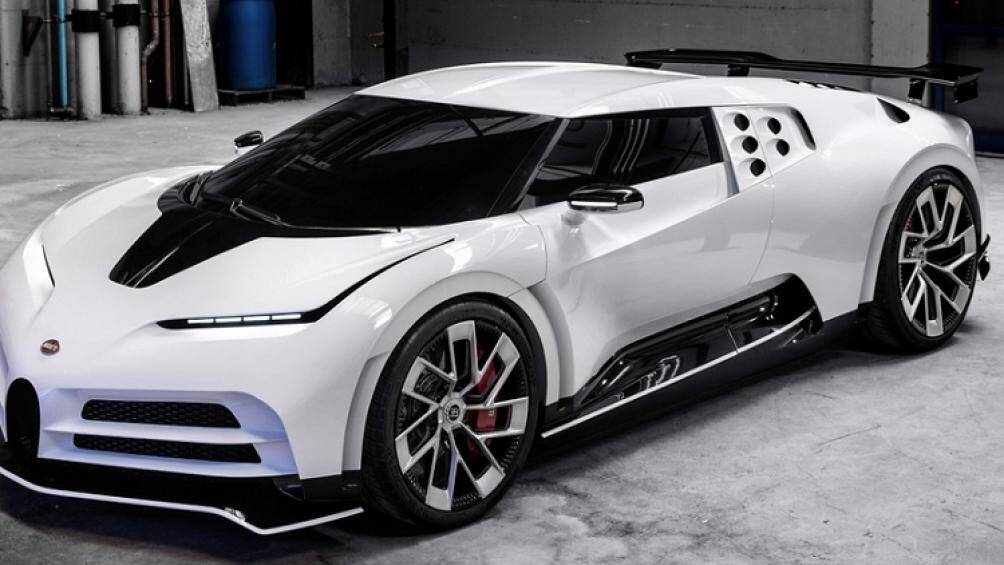 Mẫu hypercar lần đầu tiên ra mắt vào tháng 8 năm ngoái, nhân dịp kỷ niệm 110 năm thành lập thương hiệu và tôn vinh mẫu xe huyền thoại Bugatti EB110