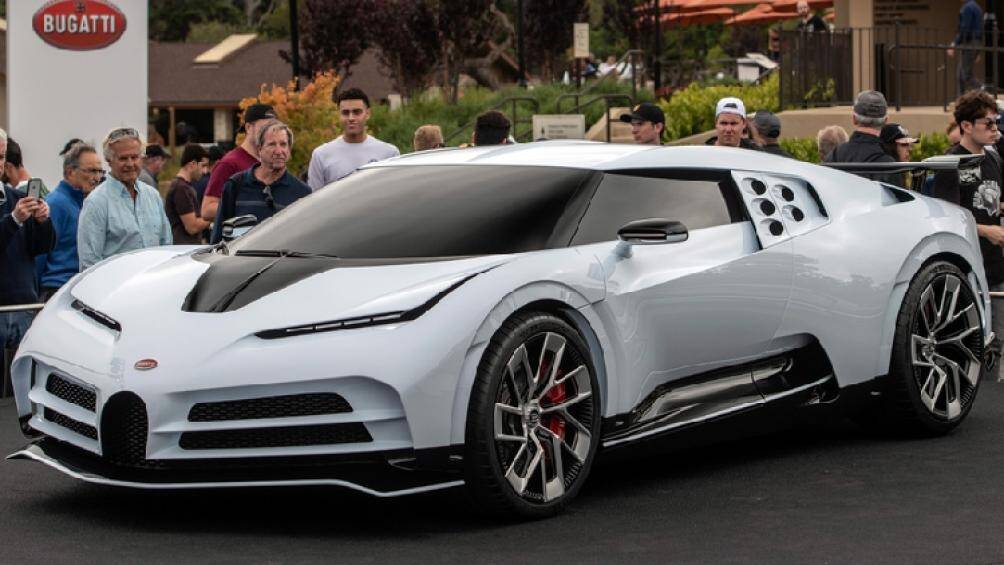 Centodieci sở hữu thiết kế lưới tản nhiệt hình móng ngựa. Khe hút gió được thiết kế lại, bộ chia gió trước bằng sợi carbon sơn viền trắng