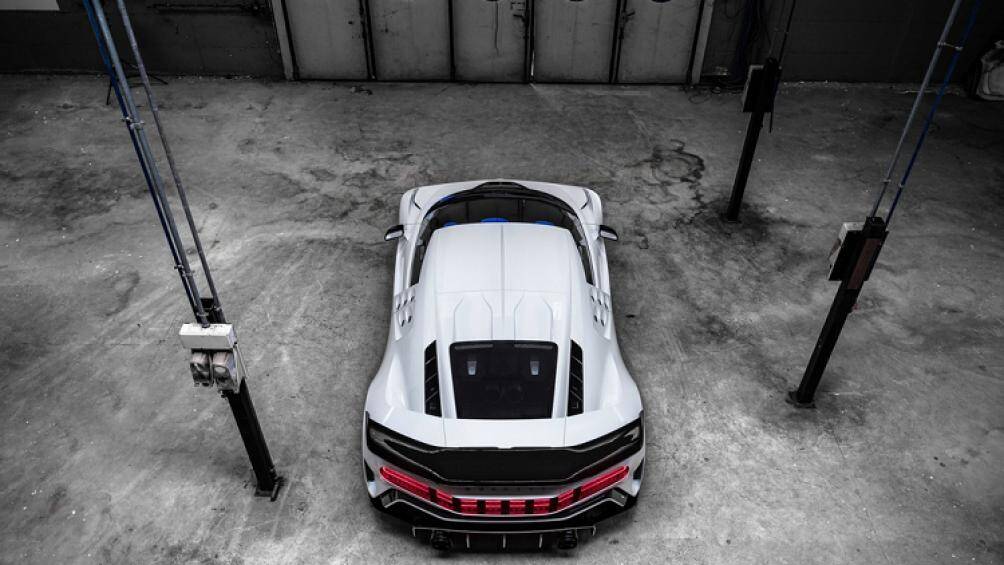 Sức mạnh này cho phép siêu xe tăng tốc 0-100 km/h trong 2,4 giây, 0-200 km/h trong 6,1 giây và 0-300 km/h trong 13,1 giây, tốc độ tối đa 380 km/h