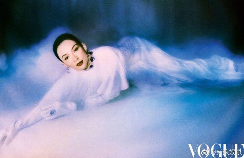 Có một sự nghiệp thành công, Chương Tử Di cũng có gia đình hạnh phúc bên ông xã Uông Phong và hai con nhỏ