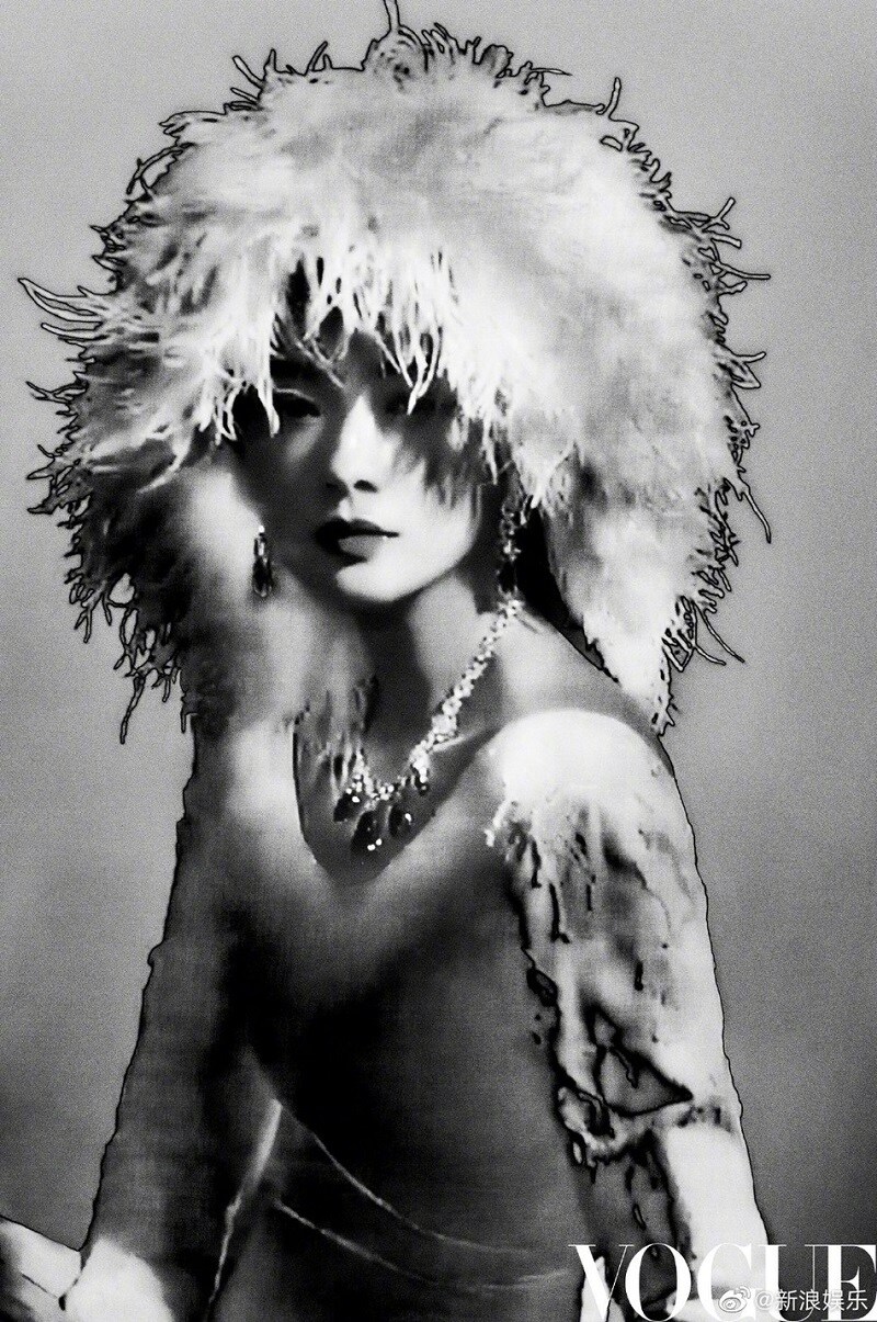 Hiện tại, Chương Tử Di đang tích cực trở lại làng giải trí, thảo luận kịch bản để trở lại đóng phim.