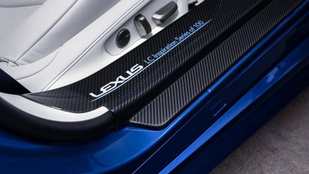 Sức mạnh sẽ được truyền đến bánh sau của xe thông qua hộp số tự động Direct-Shift 10 cấp