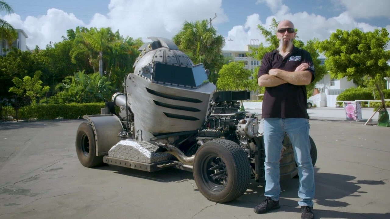 Chiếc xe được kết hợp hai thứ lại với nhau và bổ sung thêm kỹ năng chế tạo tuyệt vời của AJ Bohata