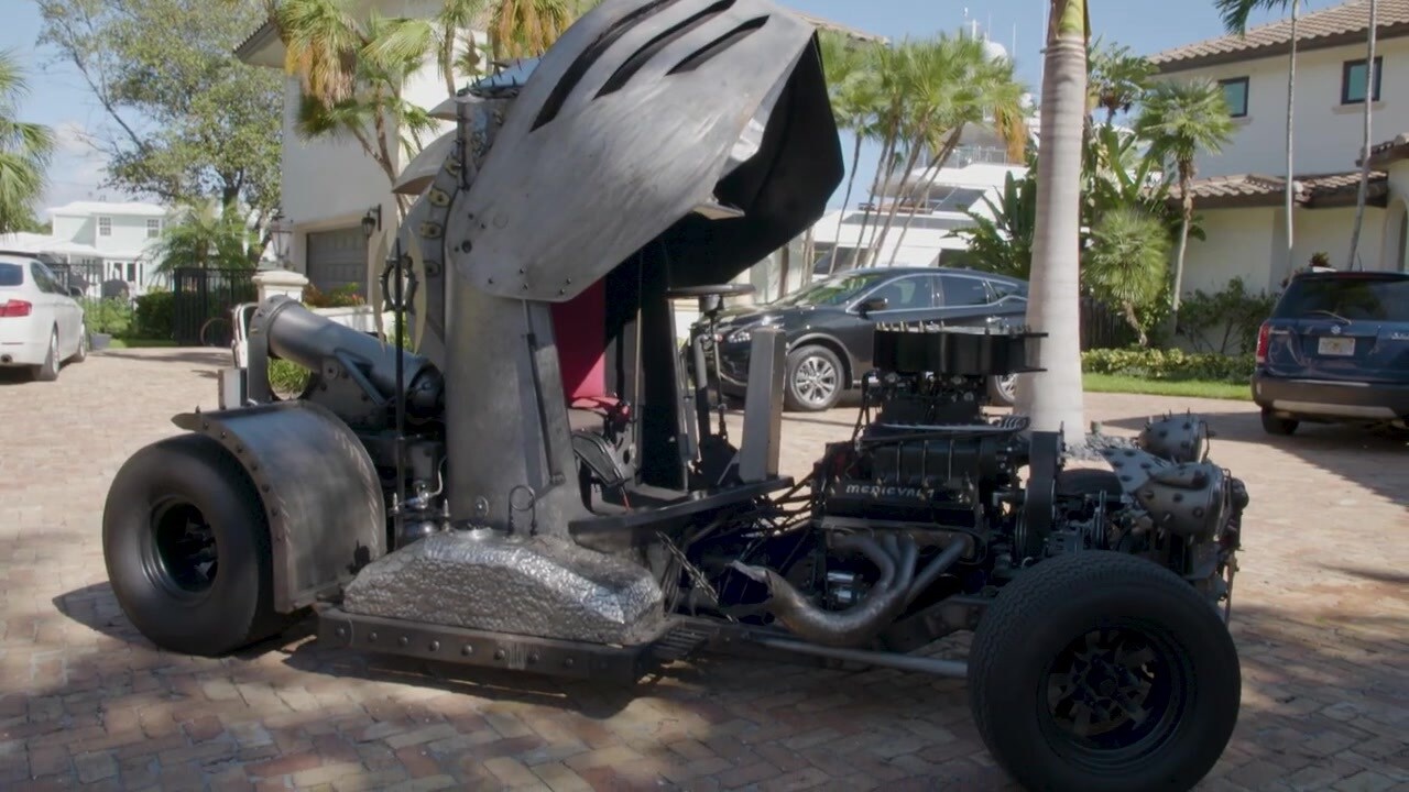 Trên thực tế, Bohata cho biết rằng anh ấy thường xuyên thay lốp bởi chúng bị hỏng liên tục