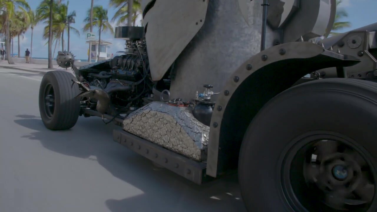 Sau này Bohata đã chuyển đổi nó thành một cái cốp cực nhỏ