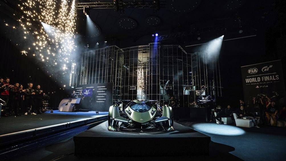 Hãng siêu xe thể thao Ý Automobili Lamborghini đã trình làng một mẫu siêu xe có tên gọi Lambo V12 Vision Gran Turismo (Vision GT) vào tháng 11 năm ngoái