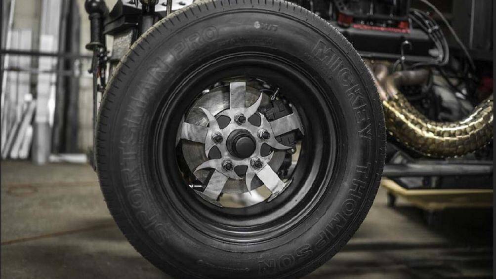 Tổng thể chiếc xe có giá trị khoảng 200.000 USD (tương đương 4,6 tỷ đồng)