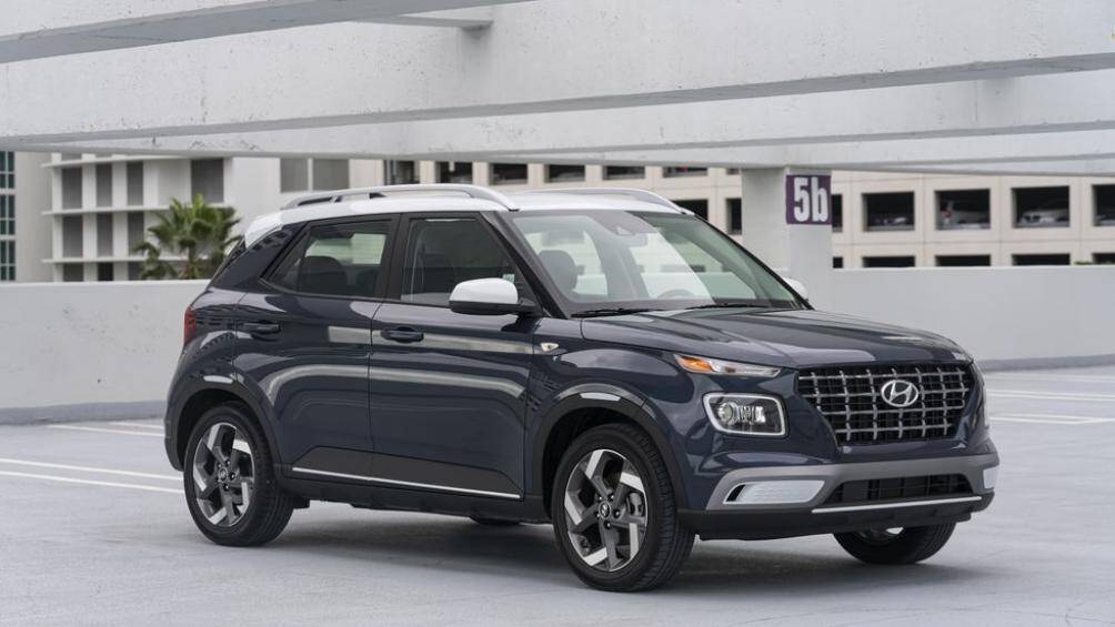 Với thiết kế nhỏ gọn, mẫu xe gầm cao Venue được Hyundai định vị nằm trên phân khúc xe hạng A, thấp hơn phân khúc của KONA